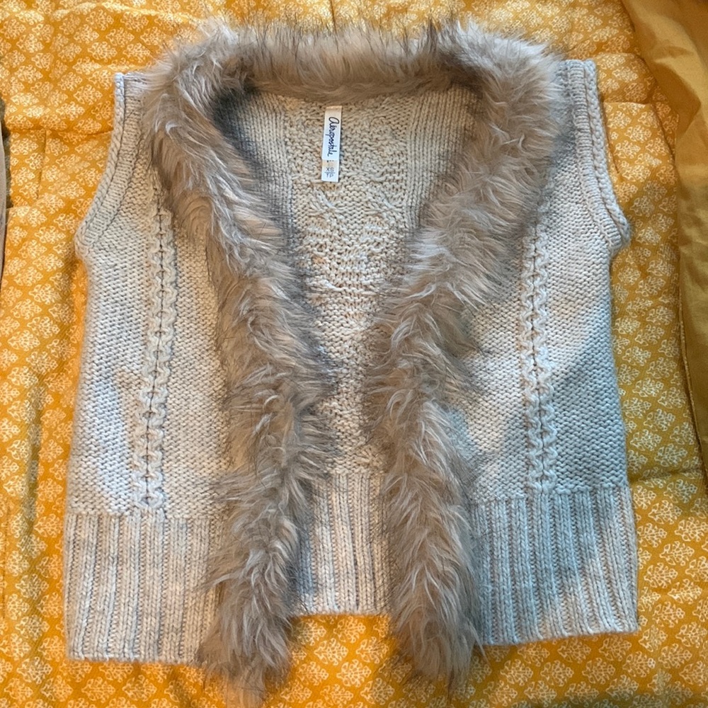Aeropostale Sz extra small tan knit vest